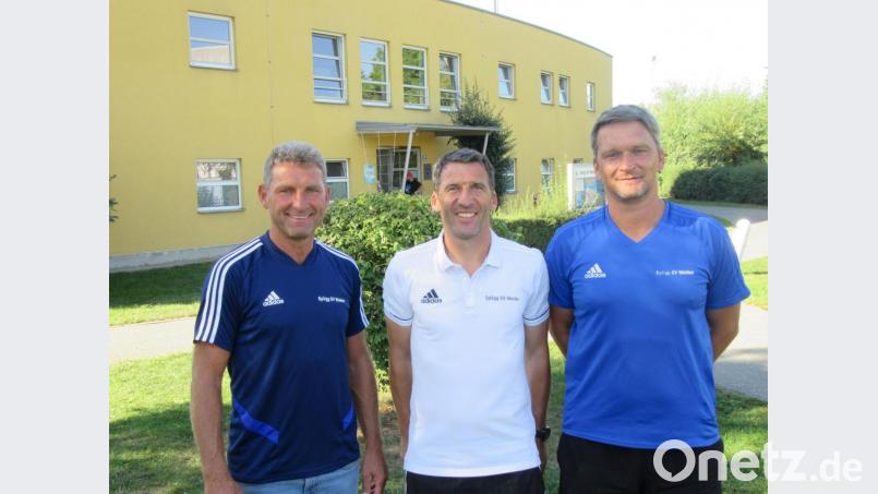 Sie sind bereit für die neue Saison der Jugendteams der SpVgg SV Weiden: (von links) NLZ-Leiter Klaus Rodler, U15-Trainer Stefan Grünauer und U13-Coach Jürgen Ströll. Bild: mr