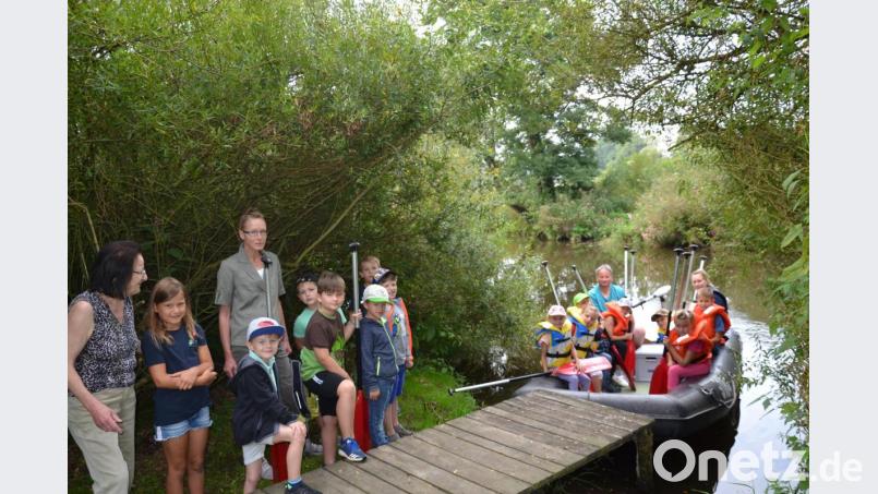 Unter der Leitung des Vorsitzenden Peter Hartinger von der Reservistenkameradschaft Burgtreswitz machte eine Bootsfahrt großen Spaß und die Kinder konnten vieles entdecken. Bild: gi