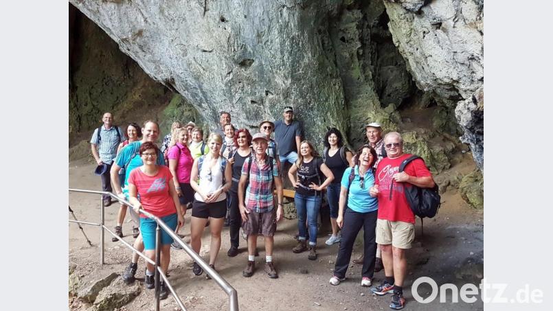 23 Teilnehmer nehmen an der Wanderung durch die Fränkische Schweiz teil. Bild: mor