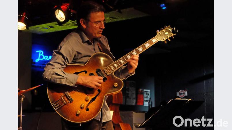Der Gitarrist Roberto Bossard ließ vor zwei Jahren im Quartett von Mark Soskin aufhorchen. Am 25. Oktober gastiert er mit seinem eigenen Quintett erneut beim Jazz-Zirkel. Bild: lr