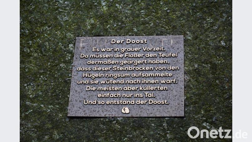 Direkt in die Felsen sind die umstrittenen Bronzetafeln im Doost eingelassen. Bild: Gabi Schönberger