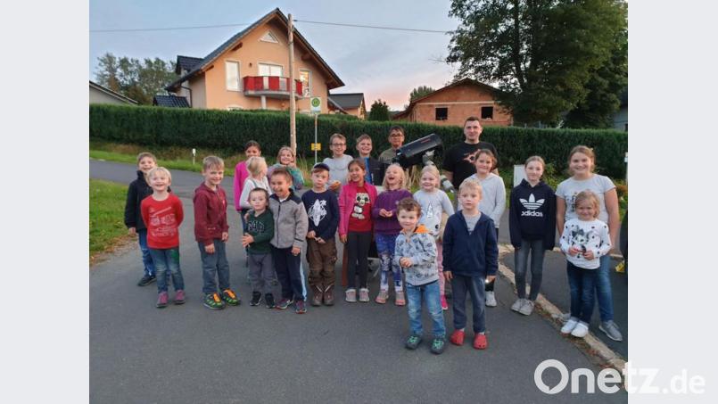 Ausgezeichnet kam der Ferienprogramm-Beitrag mit Thomas Hellerl von den Musik- und Heimatfreunden Hohenhard-Steinwald an. Bild: exb