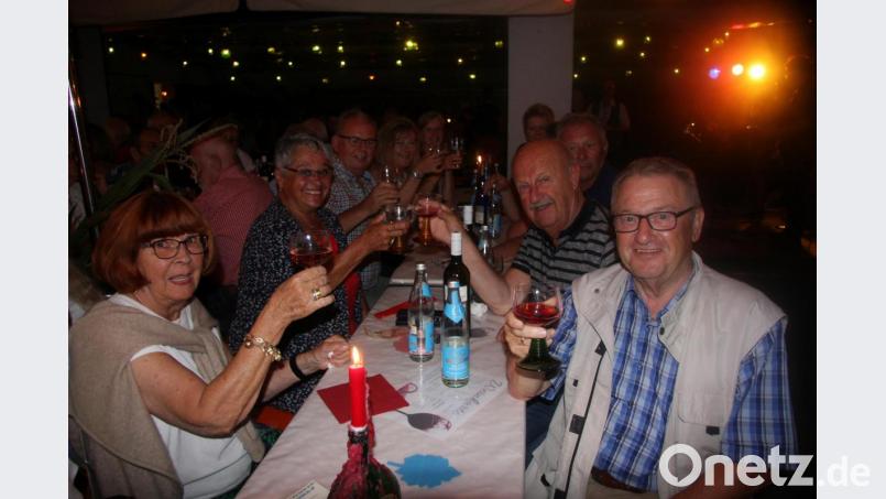 Gute Stimmung herrschte beim Weinfest der Feuerwehr. Bild: wro