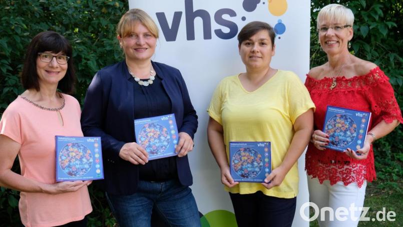 Das VHS-Team mit Christine Geyer, Angelika Denk, Tatjana Hoff und Carola Reichert (von links) stellt ein Herbst-/Winterprogramm 2019/20 mit viel Abwechslung vor. Anmeldungen sind ab Montag, 9. September, möglich. Bild: do
