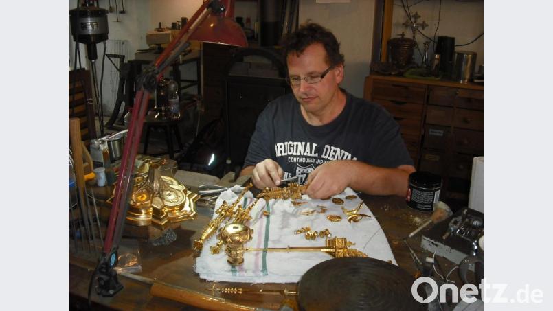 Kein &quot;Bares&quot;, aber immerhin ein fachkundiges Urteil über Edelmetallgehalt und Reparaturwürdigkeit vorgelegter silberner Raritäten verspricht Silberschmied Markus Tischner, der am Sonntag, 8. September, von 14 bis 16 Uhr im Kemnather &quot;Musikeum&quot; zu Gast ist. Bild: bjp