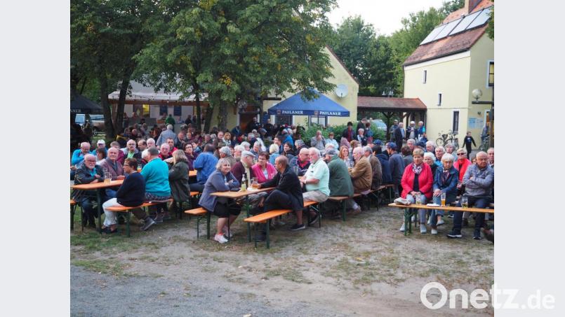 Die &quot;Neisteder Zoiglmusi&quot; setzt den Schlusspunkt des Serenadensommers vor vielen Besuchern. Bild: krb
