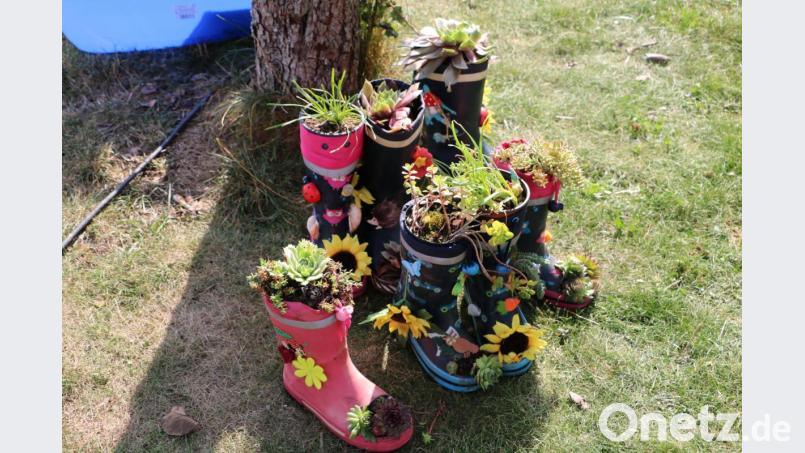 Einige Exemplare der gestalteten Stiefel. Bild: gru