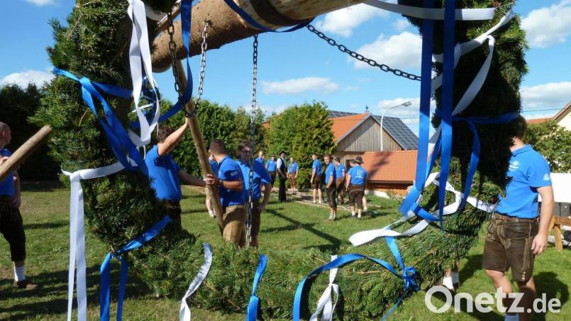 Auf geht’s! Am Samstag, 14. September, stellen die Gonfeiaschta Kirwaleid wieder einen herausgeputzten Kirwabaum bei der Kapelle auf. Bild: Portner