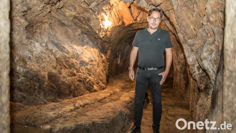 Architekt Peter Hilgarth ist stolzer Besitzer eines weit in die Erde reichenden Felsenkellers. Bild: dtr