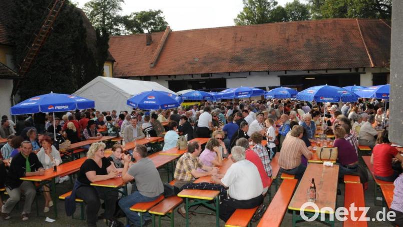 Wie in den vergangenen Jahren wird das Schlossfest Unterwildenau ein Anziehungspunkt sein. Selbst wenn das Wetter nicht optimal mitspielt haben die Organisatoren vorgesorgt, denn es gibt nicht nur im Freien Plätze. Bild: bey
