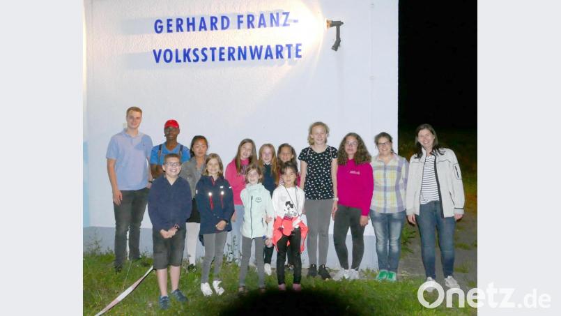 Elf Kinder besuchten in Tirschenreuth die Sternwarte. Bild: exb