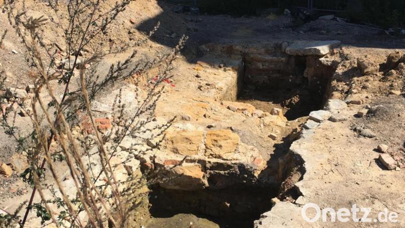 Im Urkataster nicht verzeichnet, kam der archäologische Fund aber nicht überraschend. Vielmehr wurde nach den Worten von Roman Beer, Leiter des Bereichts Hochbau am Staatlichen Bauamt, damit gerechnet. Bild: ihl