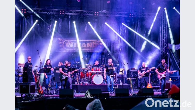 Für ihr Zehnjähriges hat sich die WiBand ordentlich was einfallen lassen: Das Lavarock-Festival hat am Samstag den Parkstein zum Beben gebracht. Bild: pml