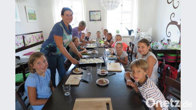 Viel gelernt haben die Kinder beim Koch- und Backkurs mit Tanja Franz. Bild: jzk