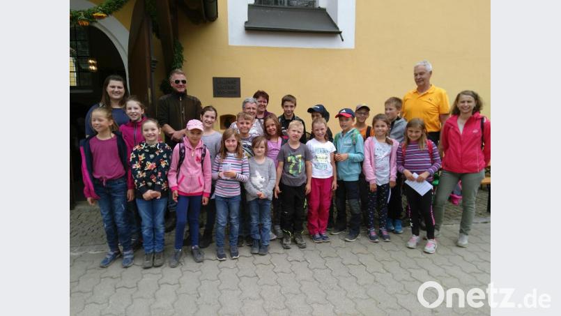 Glückliche Ankunft am Ziel der Kinderwallfahrt auf dem Mausberg. Bild: mma