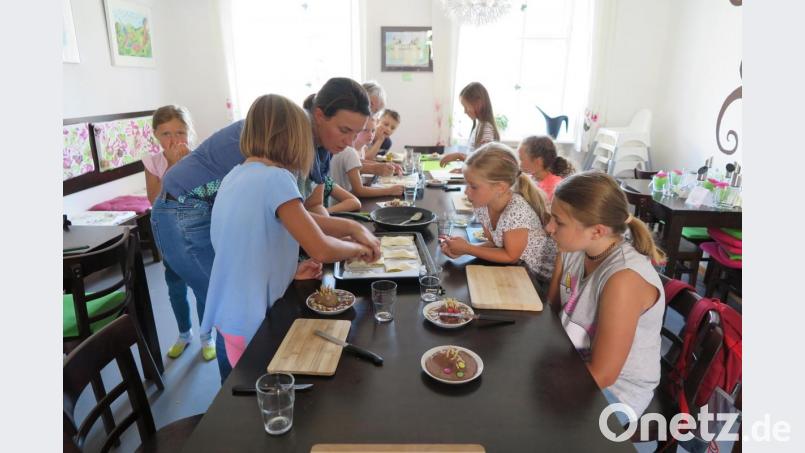 Viel gelernt haben die Kinder beim Koch- und Backkurs mit Tanja Franz. Bild: jzk