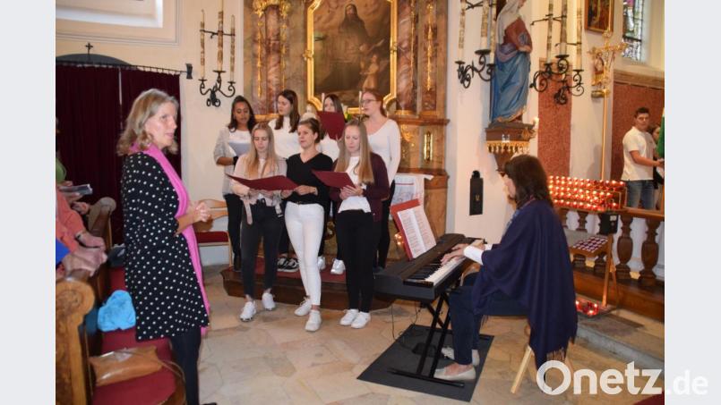 Die Gruppe &quot;Herzwärts&quot; gestaltete den Jugendgottesdienst auf dem Mausberg sehr feierlich. Bild: swo