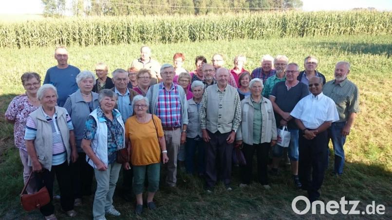 Pfarrer Joseph Madathiparampil (Zweiter von rechts) mit den Hohenkemnather Mausberg-Pilgern. Bild: snn