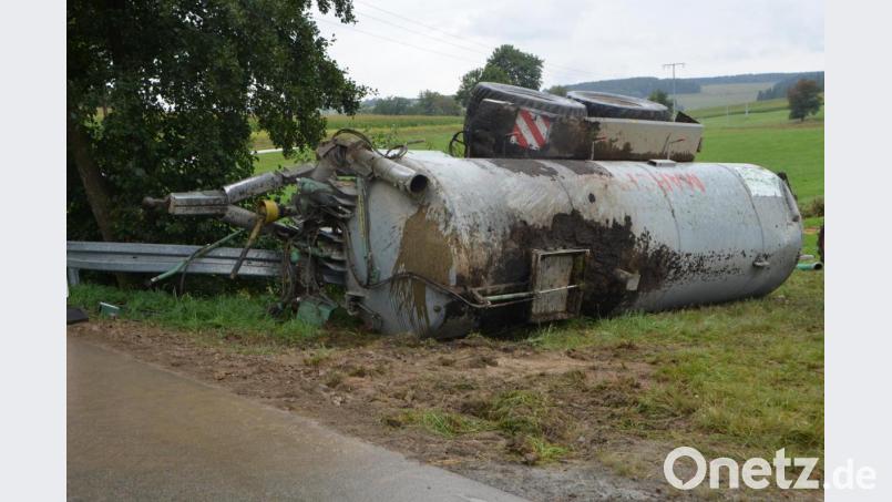 Für die Bergung muss ein Teil der Gülle abgepumpt werden. Bild: dob