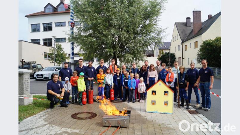 Ein gelungener Abschluss der Ferienaktionen in der Gemeinde war am Samstag für 20 Kinder ein spannender &quot;Nachmittag bei der Feuerwehr&quot;. Bild: du