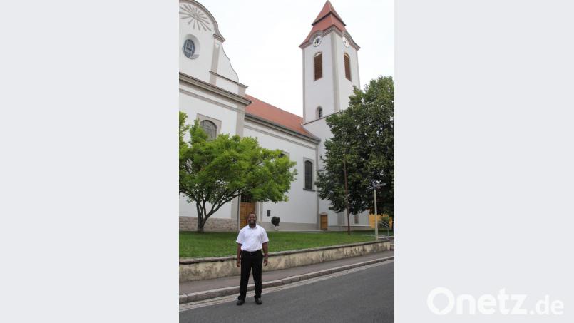 Father James aus Tansania war zur Urlaubsvertretung für vier Wochen in der Pfarreiengemeinschaft St. Vitus Schnaittenbach/St. Margareta Kemnath am Buchberg. Bild: ads