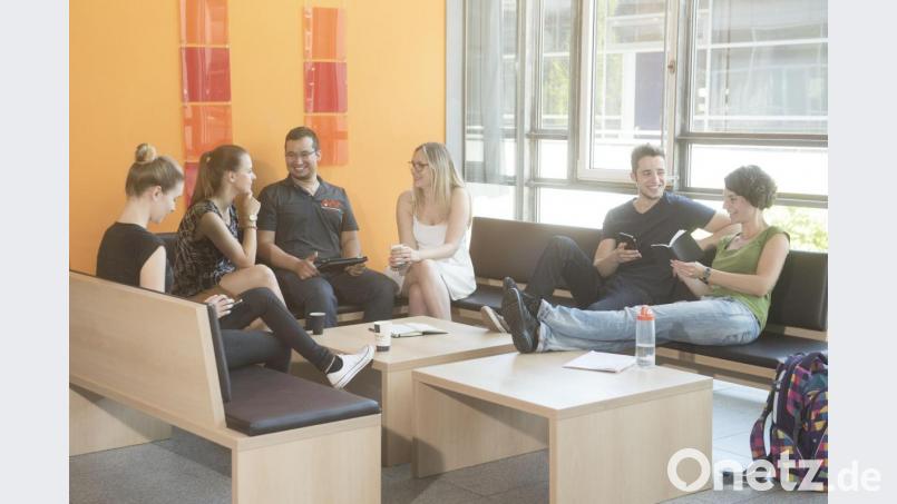 Gute Noten für die OTH Amberg-Weiden: Die Studierenden sind mit ihrer Hochschule zufrieden, das ist einer Umfrage zu entnehmen. Bild: Sommer/OTH Amberg-Weiden
