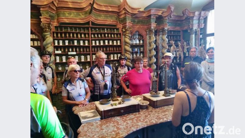 Auch ein Besuch in der historischen Apotheke „Zum weißen Einhorn“ in Klatovy (Klattau) stand auf dem Reiseplan für die Teilnehmer der Kultur- und Radtour Bild: eib