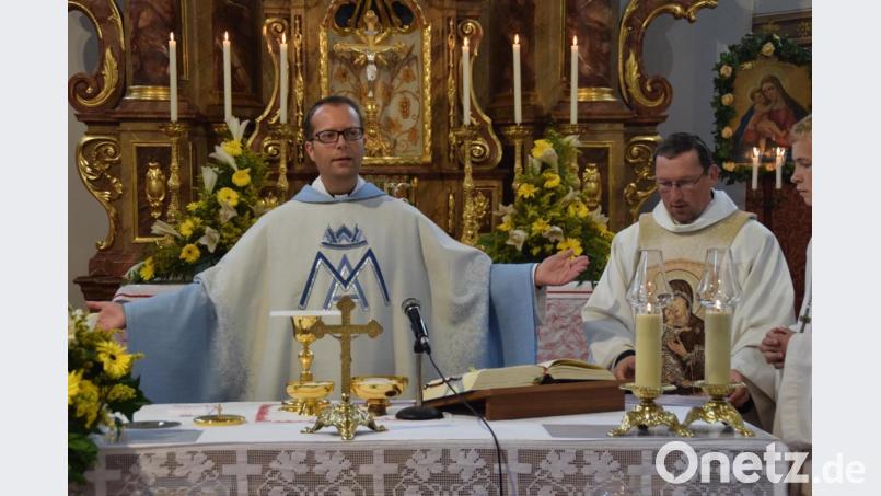 Pfarrer Thomas Helm (links) schlug in seiner Predigt auch (selbst-)kritische Töne bezüglich der Kirche an. Bild: swo