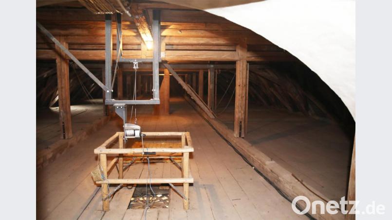 Über 220 Jahre ist das Gebälk im Dachstuhl alt. Bild: JOCHEN NEUMANN 
ERBENDORF