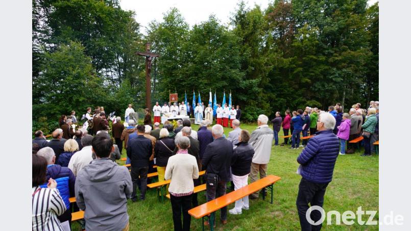 Domvikar Harald Scharf (am Ambo) war Hauptzelebrant bei der 67. Männerwallfahrt am Fahrenberg Bild: fvo
