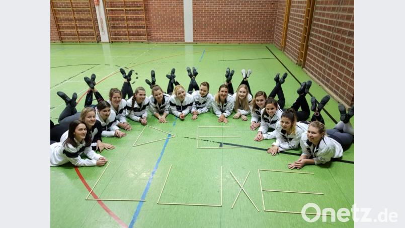 Die Tanzgruppe DeLuxe probt schon fleißig. Sie, wie auch die anderen Tanzgruppen, freuen sich über Interessierte, die Spaß am Tanzen haben. Bild: njn