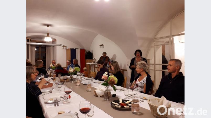 Die Tradition der Wein- und Käseabende hat die Deutsch-Französische Gesellschaft Waldsassen fortgesetzt. Bild: pz
