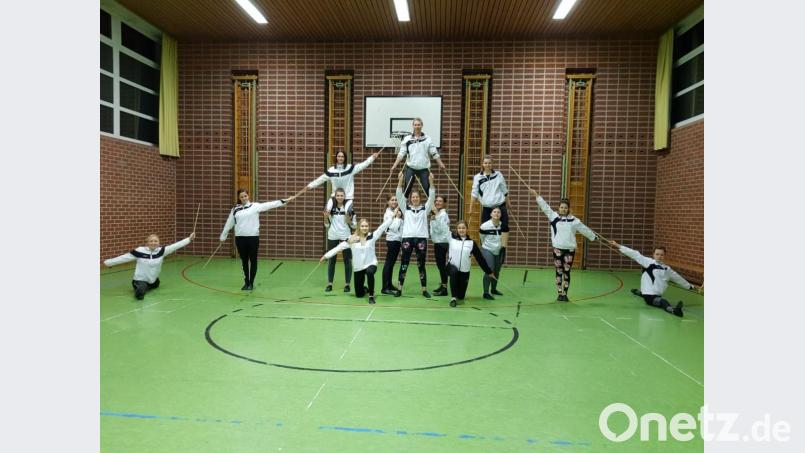 Die Tanzgruppe DeLuxe probt schon fleißig. Sie, wie auch die anderen Tanzgruppen, freuen sich über Interessierte, die Spaß am Tanzen haben. Bild: njn