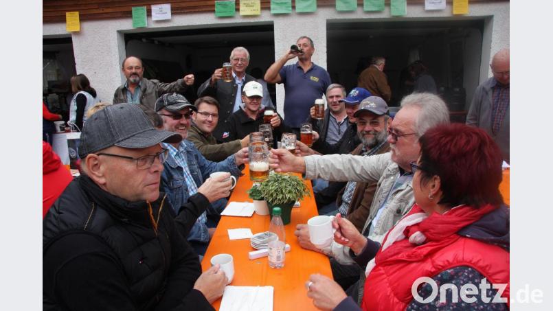 Für die gute Laune brauchte der Fichtelgebirgsverein in Pullenreuth nicht extra sorgen. Viele nutzten das Herbstfest für einen Treff am Vereinslokal Maschauer, um den Sonntag zu genießen. Bild: wro