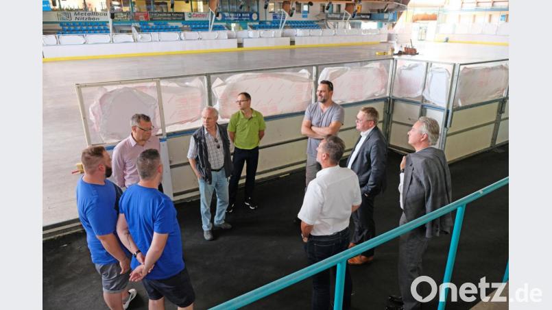 Besichtigung der Amberger Eishalle. Bild: Thomas Graml, Stadt Amberg