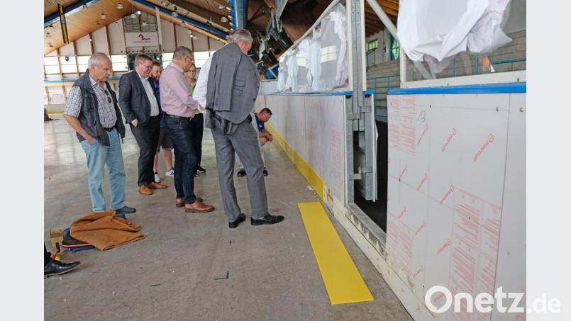 Besichtigung der Amberger Eishalle. Bild: Thomas Graml, Stadt Amberg