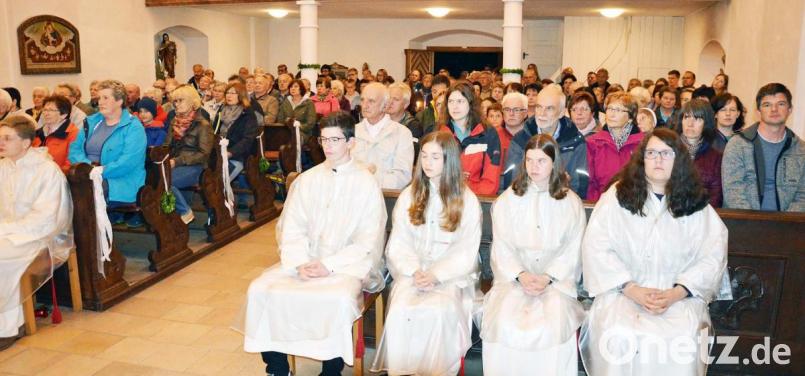 Gemeinsam feiern die Gläubigen in der Bergkirche Maria Zell die Marienfeier. Bild: ü