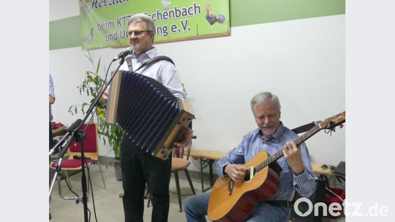 Mit Tanzbodenmusik eröffnen Erwin Hornauer und Helmut Reichl das Musikantentreffen. Bild: rn