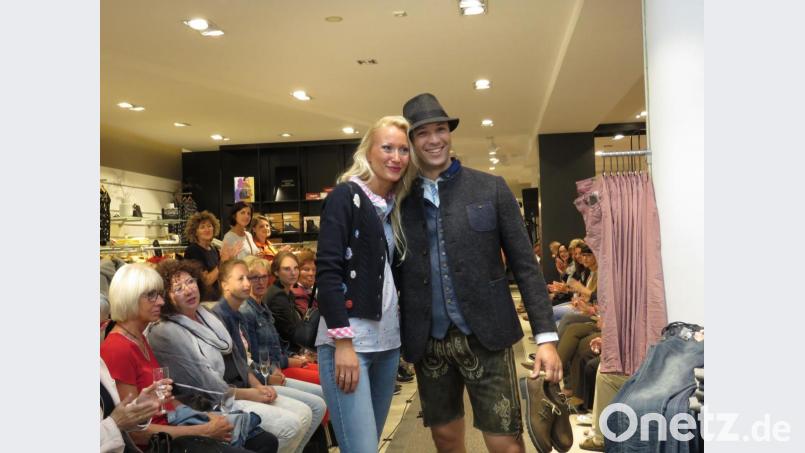Nicht fehlen durften an Trachten angelehnte Outfits. Bild: ubb