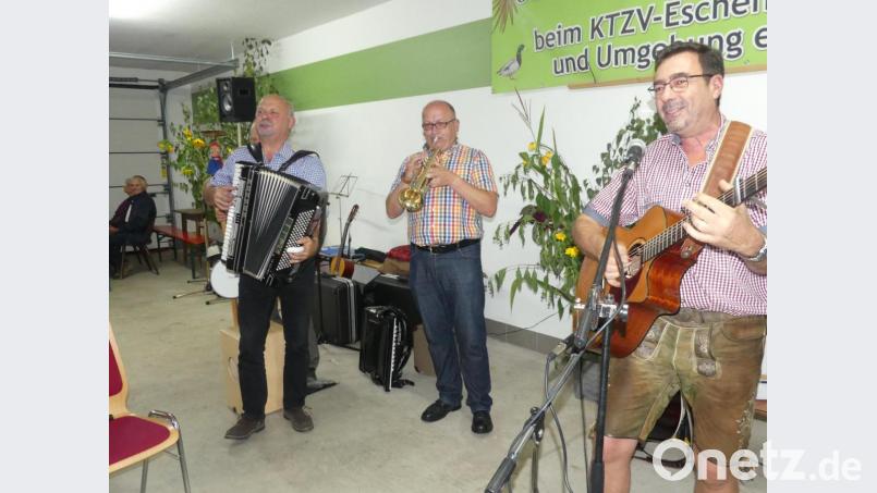 Gerd Retzer, Licki Lindner und Werner Meier bringen die Halle zum Beben. Bild: rn