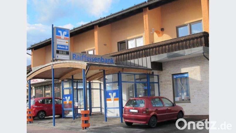 Seit 125 Jahren gibt es die Raiffeisengenossenschaft in Altenstadt. Am Freitag wird dieses Jubiläum in der Zweigstelle gefeiert. Bild: adj