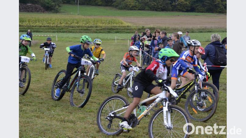 Viele Kinder flitzten auf der Neukirchener Rennstrecke mit ihren Mountainbikes um die Wette. Bild: lhc