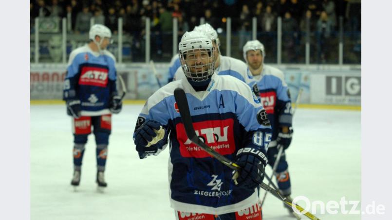 Ein Bild aus der vergangenen Saison, als Marcel Waldowsky vor allem in den Play-offs seine Bestform abrief. In dieser Vorbereitungsphase warten die Fans der Blue Devils noch auf Eiszeit ihres Lieblings. Bild: gb
