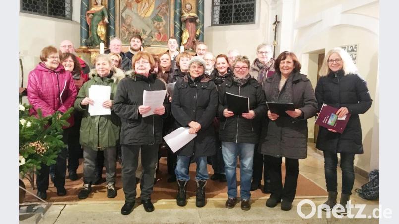 Der Projektchor der evangelischen Kirchengemeinden am Steinwald sind unter anderem beim Kirchenkonzert in der Martin-Luther-Kirche. Bild: njn