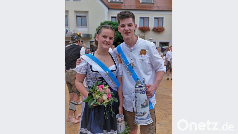 Das nette neue Oberkirwapaar Anni Bauernfeind und Florian Götz freut sich über die Wahl. Bild: twi