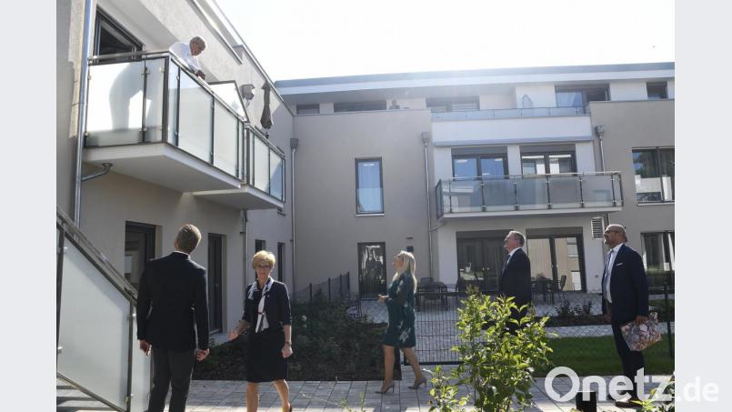 Melanie Huml besichtigt das Seniorenzentrum Brentanostraße am Haager Weg. Bild: Petra Hartl