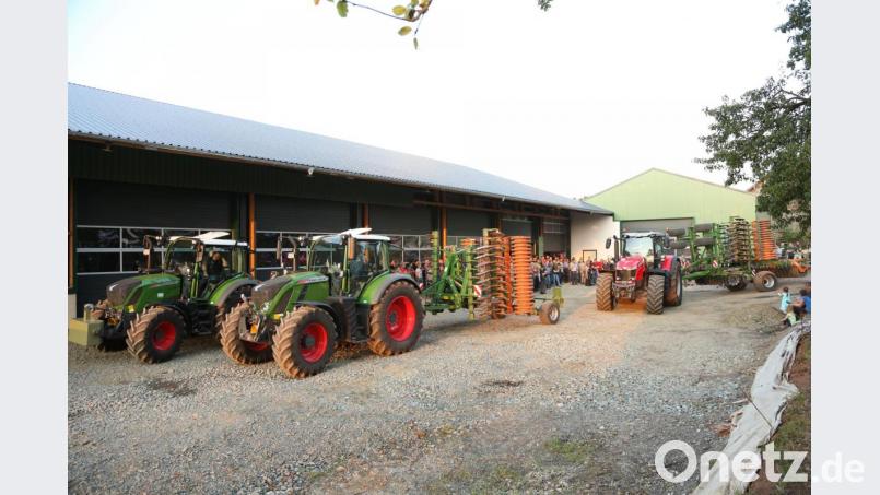 Die Anbaugeräte der Firma Amazone sowie die Traktoren der Firmen Fendt und Massey-Ferguson zogen die Blicke auf sich. Bild: hwk