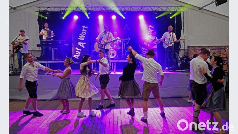 Im Festzelt war gute Stimmung. Bild: twi