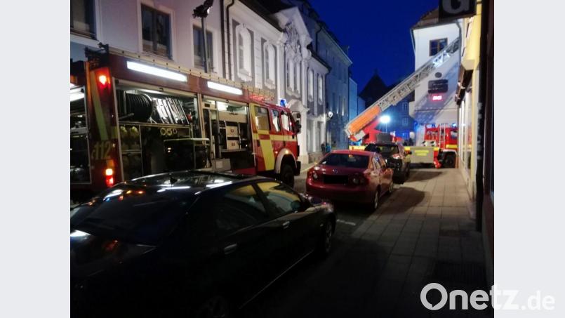 Hier parken alle ordnungsgemäß, trotzdem zeigt sich: Es wird eng, wenn die Feuerwehr mit ihren großen Fahrzeugen einen Einsatz in die Altstadt ausrücken muss. Bild: Feuerwehr Amberg