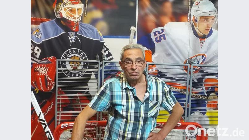 Hermann Eckl stand am 19. Oktober 1990 beim 51:0 gegen Kulmbach im Amberger Tor. Heute steht der 61-Jährige in seinem eigenen Eishockey-Laden, den er zusammen mit ERSC-Obmann Chris Spanger führt. Bild: tk